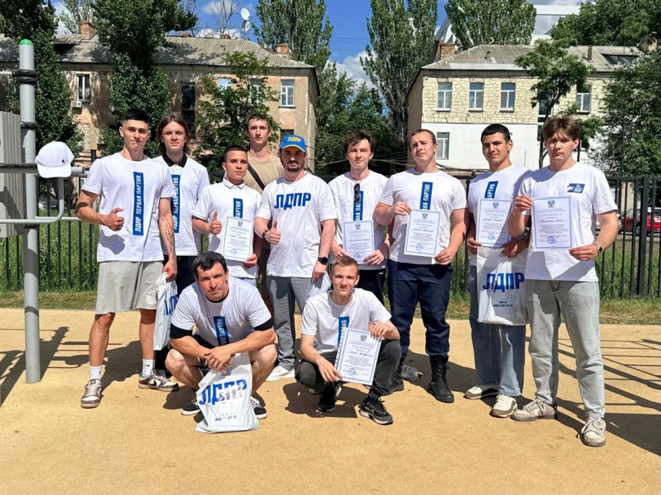 Движение вперёд начинается с ЛДПР Движение вперёд начинается с ЛДПР