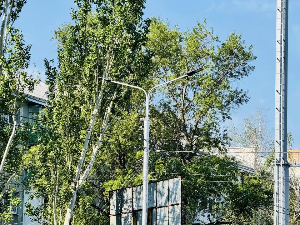В Луганске продолжается масштабное обновление улицы Буденного В Луганске продолжается масштабное обновление улицы Буденного