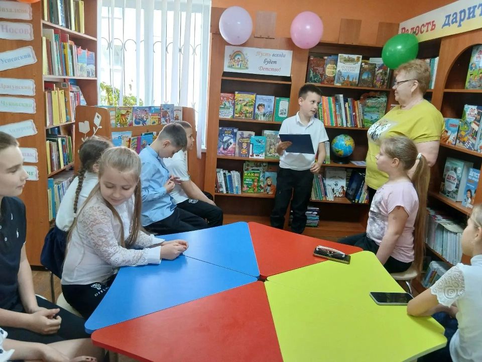 В рамках реализации Программы Десятилетия детства в России, библиотекари центральной библиотеки пригласили юных пользователей принять участие в литературно-игровом калейдоскопе "Звонкое лето – детства планета" В рамках реализации Программы Десятилетия детства в России, библиотекари центральной библиотеки пригласили юных пользователей принять участие в литературно-игровом калейдоскопе "Звонкое лето – детства планета"
