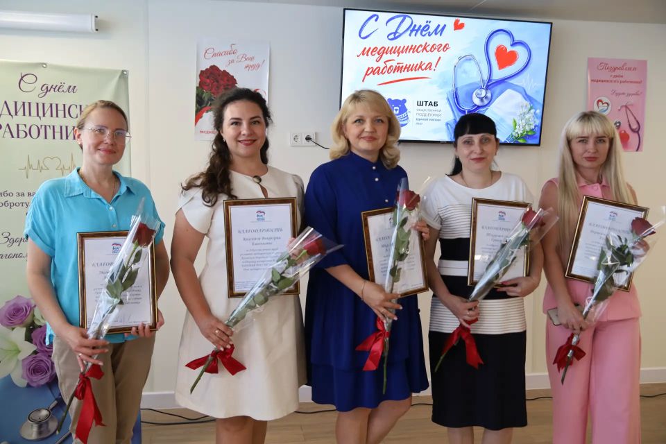 Единая Россия поздравила сотрудников 12-й поликлиники Луганска праздничным концертом Единая Россия поздравила сотрудников 12-й поликлиники Луганска праздничным концертом