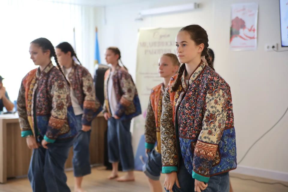 Единая Россия поздравила сотрудников 12-й поликлиники Луганска праздничным концертом Единая Россия поздравила сотрудников 12-й поликлиники Луганска праздничным концертом