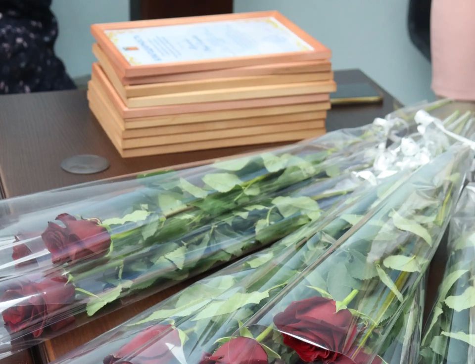 Глава Антрацитовского муниципального округа Сергей Саенко встретился с работниками сферы здравоохранения — людьми, чей самоотверженный труд ежедневно спасает жизни и возвращает здоровье жителям нашего округа Глава Антрацитовского муниципального округа Сергей Саенко встретился с работниками сферы здравоохранения — людьми, чей самоотверженный труд ежедневно спасает жизни и возвращает здоровье жителям нашего округа