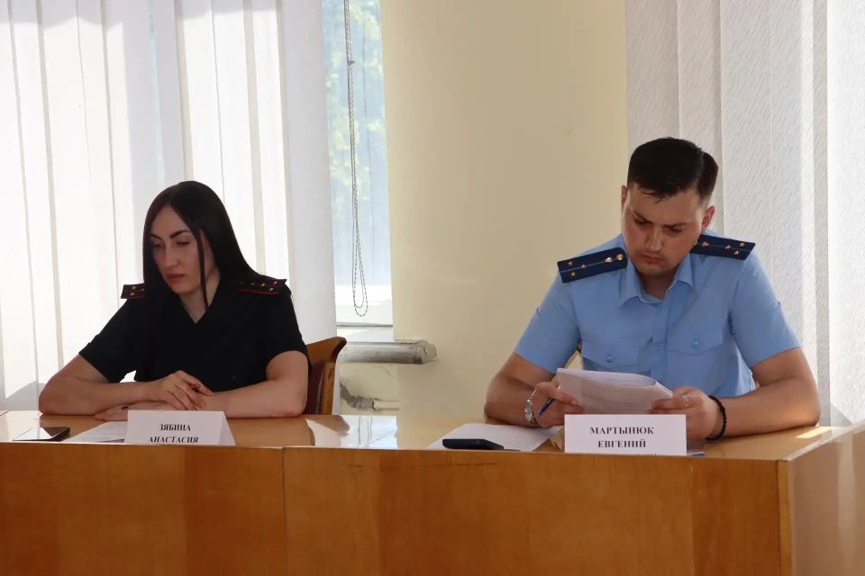 В Администрации городского округа под председательством первого заместителя Главы городского округа Светланы Небесской с участием и.о. прокурора города Стаханова юриста 2 класса Евгения Мартынюка состоялось заседание... В Администрации городского округа под председательством первого заместителя Главы городского округа Светланы Небесской с участием и.о. прокурора города Стаханова юриста 2 класса Евгения Мартынюка состоялось заседание...