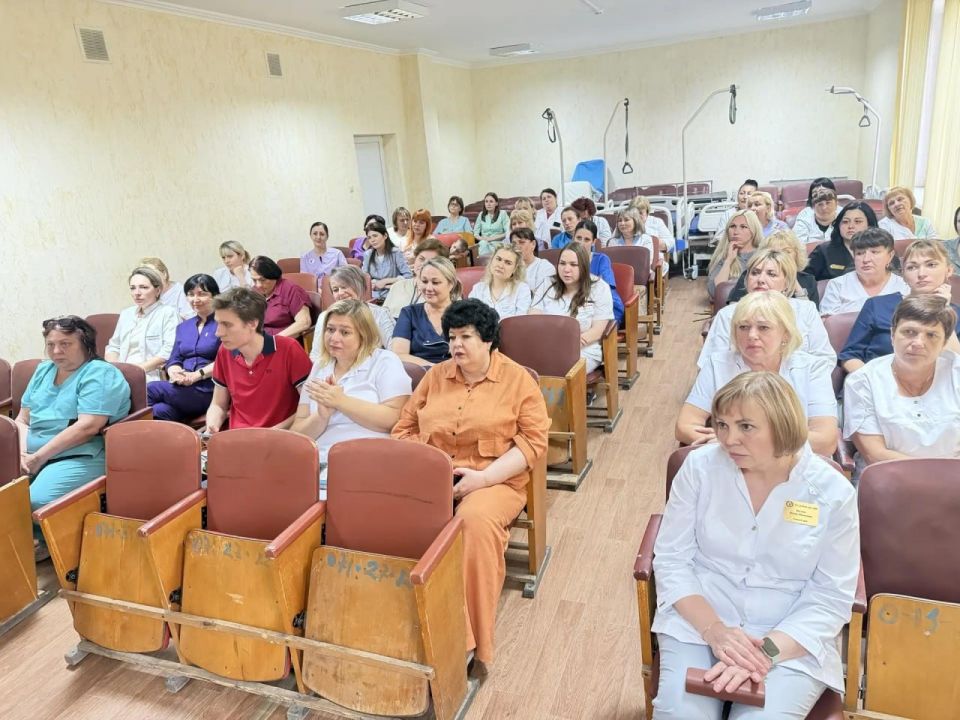 В Луганской городской больнице №1 прошло праздничное мероприятие В Луганской городской больнице №1 прошло праздничное мероприятие