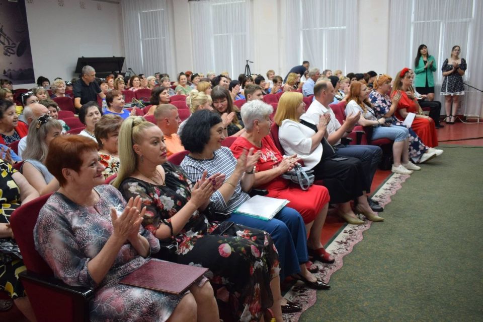 Сергей Колягин: В преддверии профессионального праздника, Дня медицинского работника, на базе Детской школы искусств состоялось торжественное мероприятие, посвященное трудовому коллективу Первомайской центральной городской... Сергей Колягин: В преддверии профессионального праздника, Дня медицинского работника, на базе Детской школы искусств состоялось торжественное мероприятие, посвященное трудовому коллективу Первомайской центральной городской...