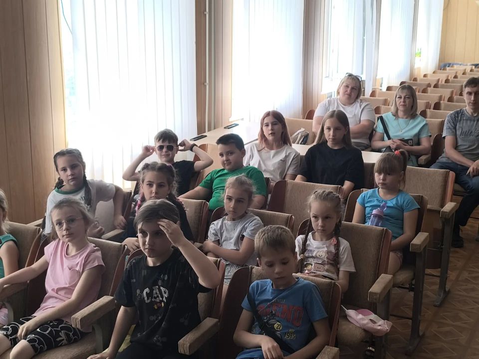 Праздник дружбы в Славяносербской детской библиотеке: уроки добра и чтения для юных читателей Праздник дружбы в Славяносербской детской библиотеке: уроки добра и чтения для юных читателей