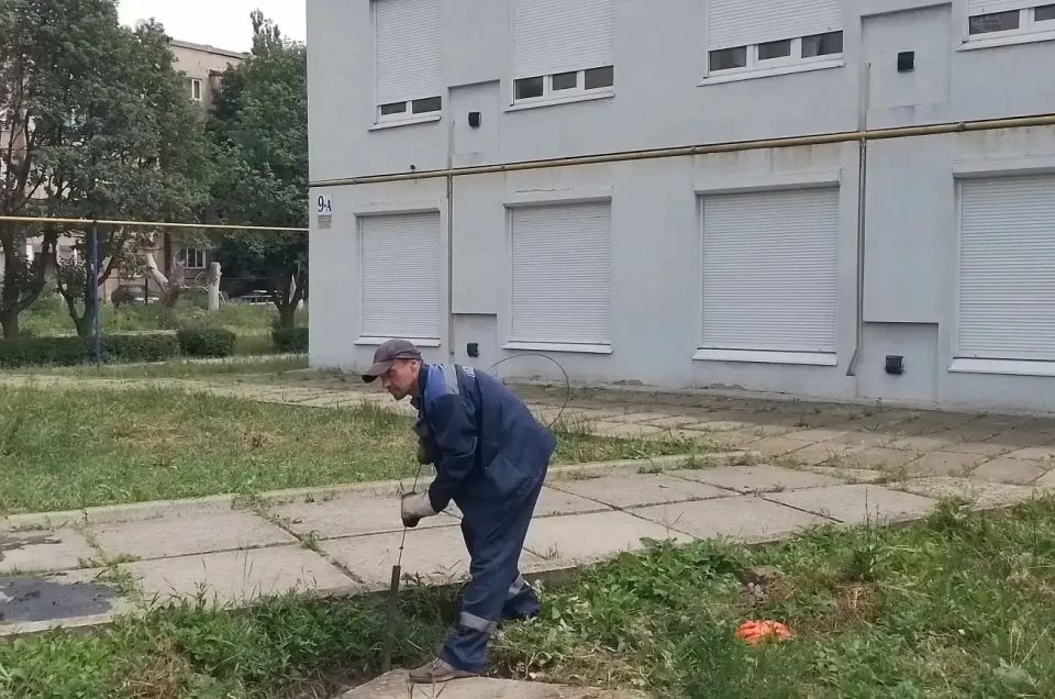 Специалисты Краснолучского департамента «Луганскводы» продолжают работы по обслуживанию городской канализационной инфраструктуры Специалисты Краснолучского департамента «Луганскводы» продолжают работы по обслуживанию городской канализационной инфраструктуры