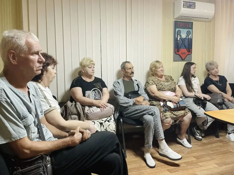 Сегодня в Суходольске состоялась важная встреча с семьями наших героев — участников специальной военной операции, погибших, защищая Отечество Сегодня в Суходольске состоялась важная встреча с семьями наших героев — участников специальной военной операции, погибших, защищая Отечество