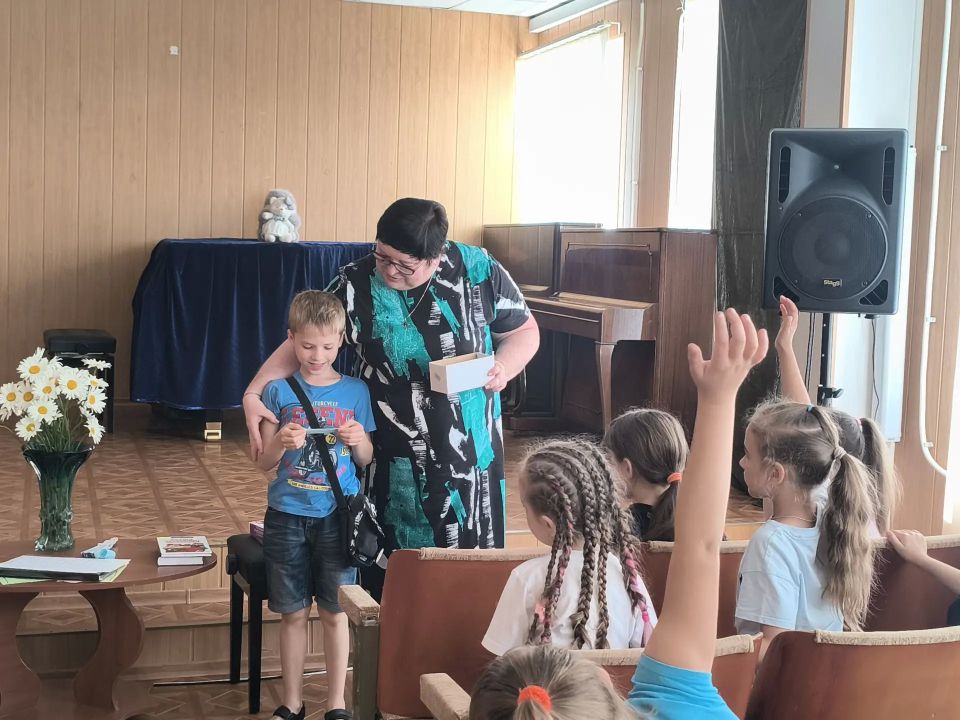 Праздник дружбы в Славяносербской детской библиотеке: уроки добра и чтения для юных читателей