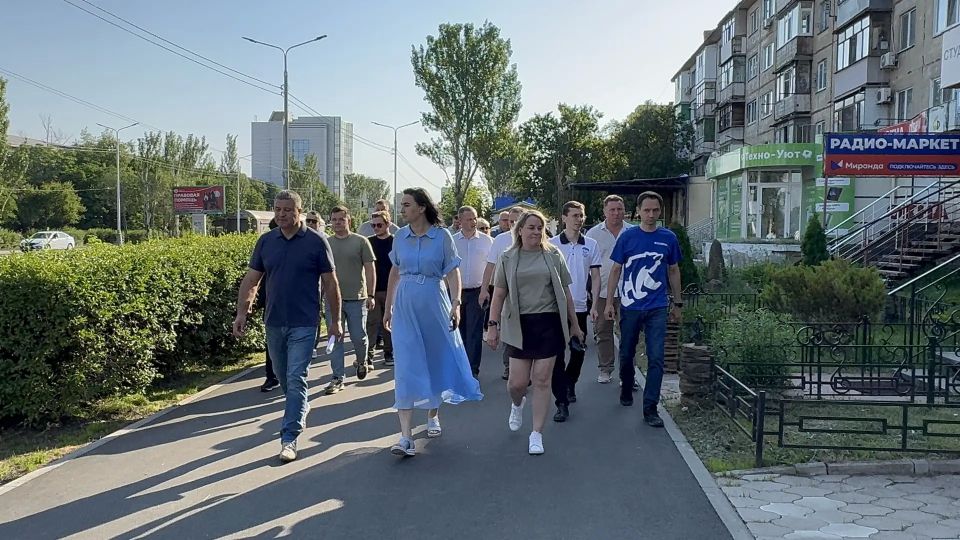 В Луганске продолжается масштабное обновление улицы Буденного В Луганске продолжается масштабное обновление улицы Буденного