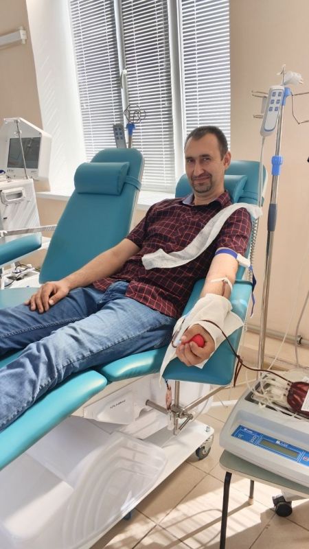 Работники завода "Лугамаш" сдали кровь в рамках донорской акции Луганского реготделения Союза машиностроителей России Работники завода "Лугамаш" сдали кровь в рамках донорской акции Луганского реготделения Союза машиностроителей России