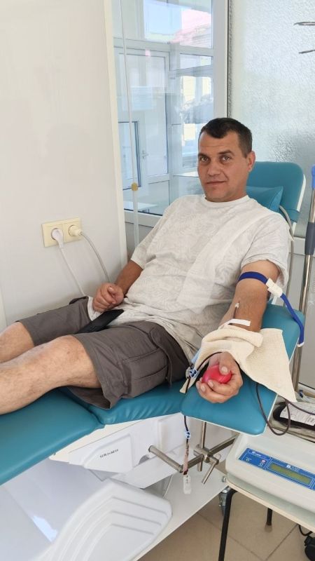 Работники завода "Лугамаш" сдали кровь в рамках донорской акции Луганского реготделения Союза машиностроителей России Работники завода "Лугамаш" сдали кровь в рамках донорской акции Луганского реготделения Союза машиностроителей России