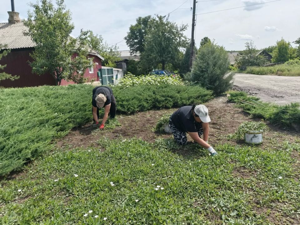 В пгт Городище прошли очередные субботники в которых приняли участие сотрудники отдела по ОЖД пгт Городище, с. Малоивановка, Городищенского фольклорного центра, Городищенской средней школы№ 23, работники благоустройства МУП... В пгт Городище прошли очередные субботники в которых приняли участие сотрудники отдела по ОЖД пгт Городище, с. Малоивановка, Городищенского фольклорного центра, Городищенской средней школы№ 23, работники благоустройства МУП...