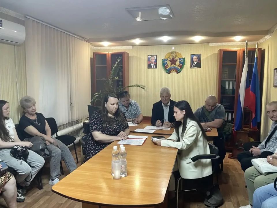 Сегодня в Суходольске состоялась важная встреча с семьями наших героев — участников специальной военной операции, погибших, защищая Отечество Сегодня в Суходольске состоялась важная встреча с семьями наших героев — участников специальной военной операции, погибших, защищая Отечество