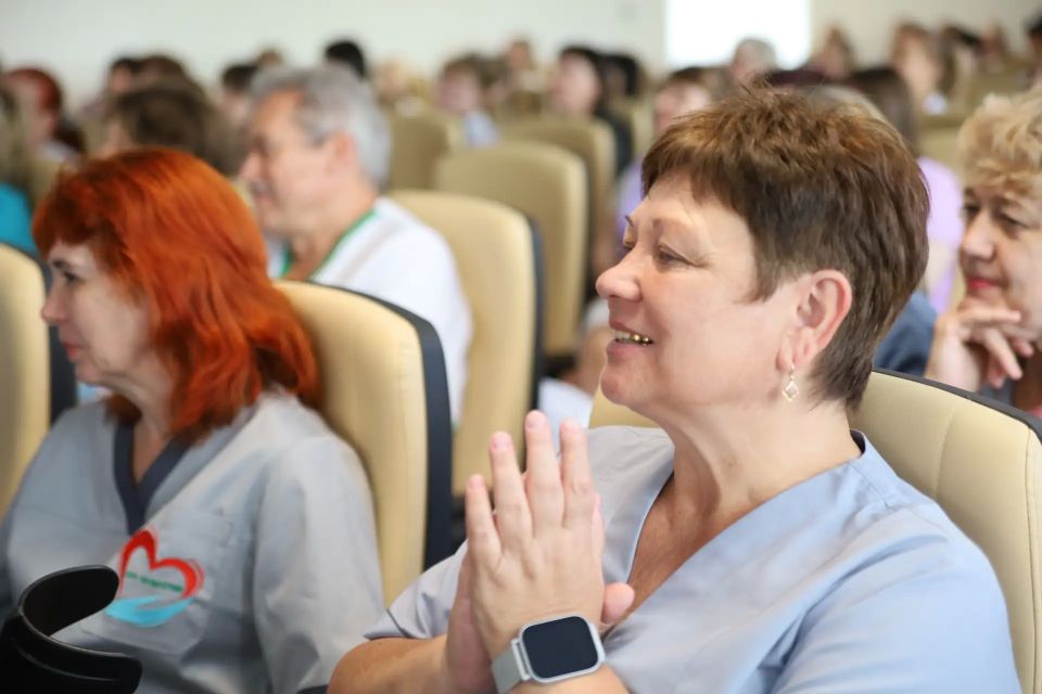 Единая Россия поздравила сотрудников 12-й поликлиники Луганска праздничным концертом Единая Россия поздравила сотрудников 12-й поликлиники Луганска праздничным концертом