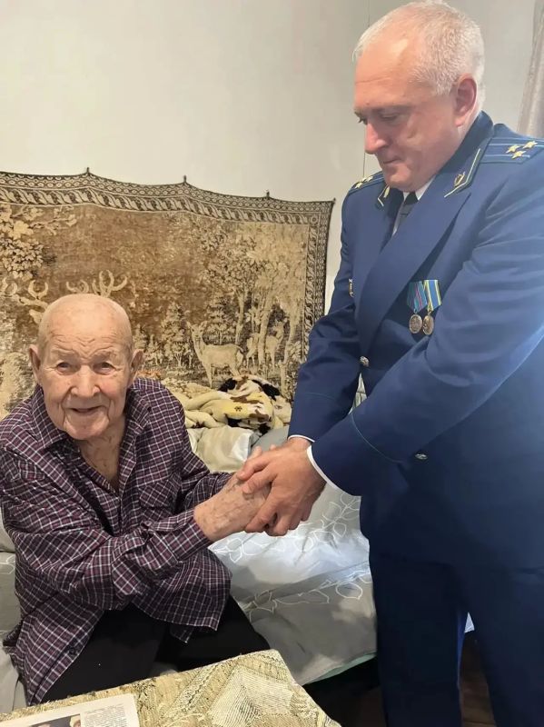 Ветеран Великой Отечественной войны из ЛНР отметил 104-й день рождения Ветеран Великой Отечественной войны из ЛНР отметил 104-й день рождения