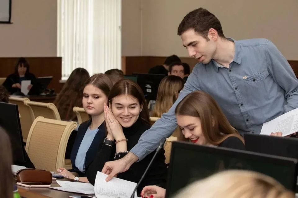 В России стартовала приемная кампания в вузы и колледжи В России стартовала приемная кампания в вузы и колледжи