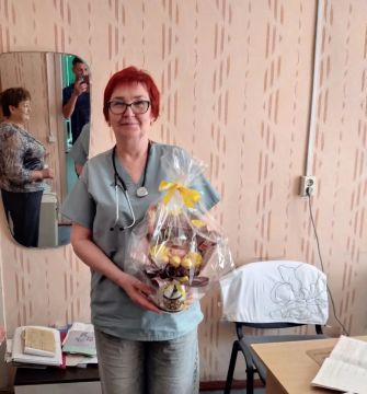 Сотрудники ДК им. Шевченко поздравили медработников
