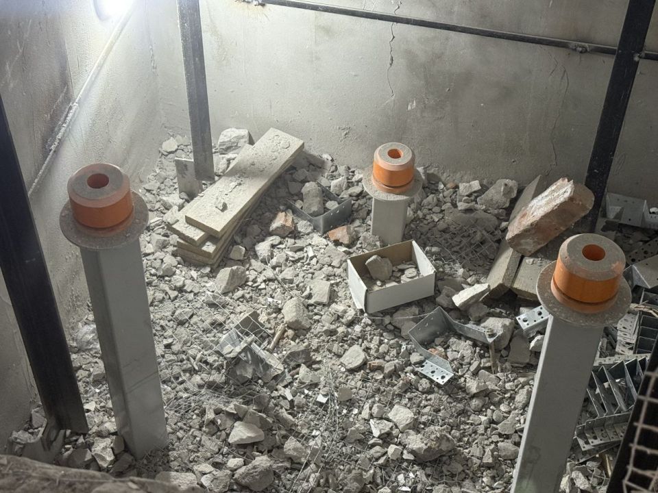 В Молодогвардейске по адресу улица Калинина, дом 7, ремонтные работы по обновлению лифтового оборудования вышли на финишную прямую В Молодогвардейске по адресу улица Калинина, дом 7, ремонтные работы по обновлению лифтового оборудования вышли на финишную прямую