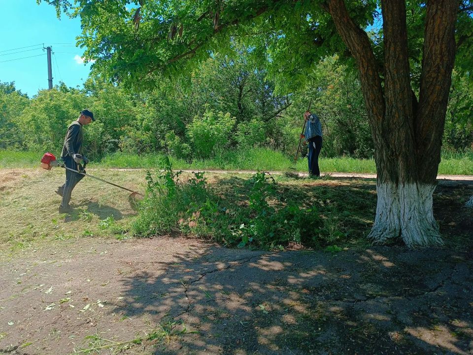 Накануне Дня памяти и скорби состоялся субботник, в котором приняли участие сотрудники отдела по жизнеобеспечению пгт Северный, с. Давыдо-Никольское, с. Великий Суходол, работники культуры, а также неравнодушные жители Накануне Дня памяти и скорби состоялся субботник, в котором приняли участие сотрудники отдела по жизнеобеспечению пгт Северный, с. Давыдо-Никольское, с. Великий Суходол, работники культуры, а также неравнодушные жители