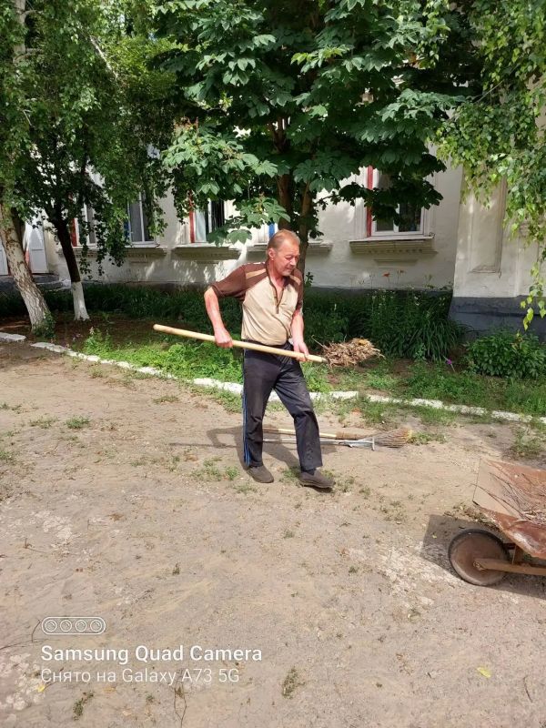 На территории отдела по обеспечению жизнедеятельности пгт Бугаёвка продолжаются ежедневные работы по благоустройству поселка На территории отдела по обеспечению жизнедеятельности пгт Бугаёвка продолжаются ежедневные работы по благоустройству поселка
