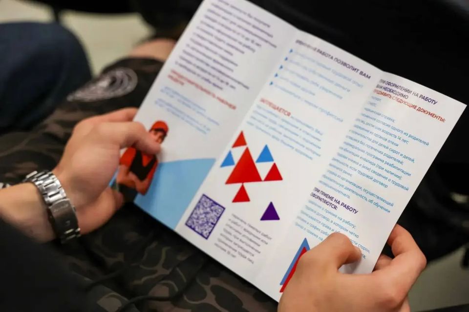 Луганские полицейские приняли участие в учебно-практическом проекте «Лето возможностей – шаг вперёд» Луганские полицейские приняли участие в учебно-практическом проекте «Лето возможностей – шаг вперёд»