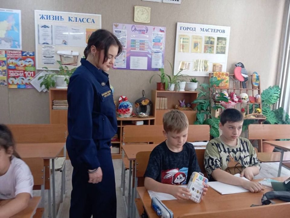 На базе пришкольной площадки Суходольской средней школы №5 прошёл творческий конкурс «Город будущего», организаторами которого выступили Центр детских и молодёжных инициатив «Гравитация», Движение Первых и добровольцы ССО... На базе пришкольной площадки Суходольской средней школы №5 прошёл творческий конкурс «Город будущего», организаторами которого выступили Центр детских и молодёжных инициатив «Гравитация», Движение Первых и добровольцы ССО...