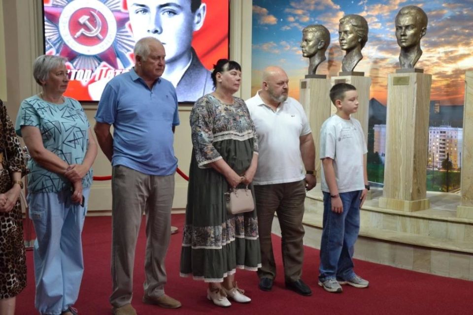 Музею «Молодая гвардия» передали портрет матери Героя Советского Союза Сергея Тюленина Музею «Молодая гвардия» передали портрет матери Героя Советского Союза Сергея Тюленина