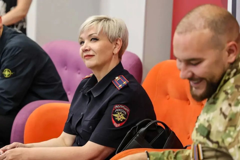 Луганские полицейские приняли участие в учебно-практическом проекте «Лето возможностей – шаг вперёд» Луганские полицейские приняли участие в учебно-практическом проекте «Лето возможностей – шаг вперёд»