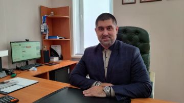Дорогие коллеги!. От всего сердца поздравляю вас с профессиональным праздником — Днём медицинского работника! Скорая помощь всегда на передовой, в самом центре событий — какими бы сложными они ни были