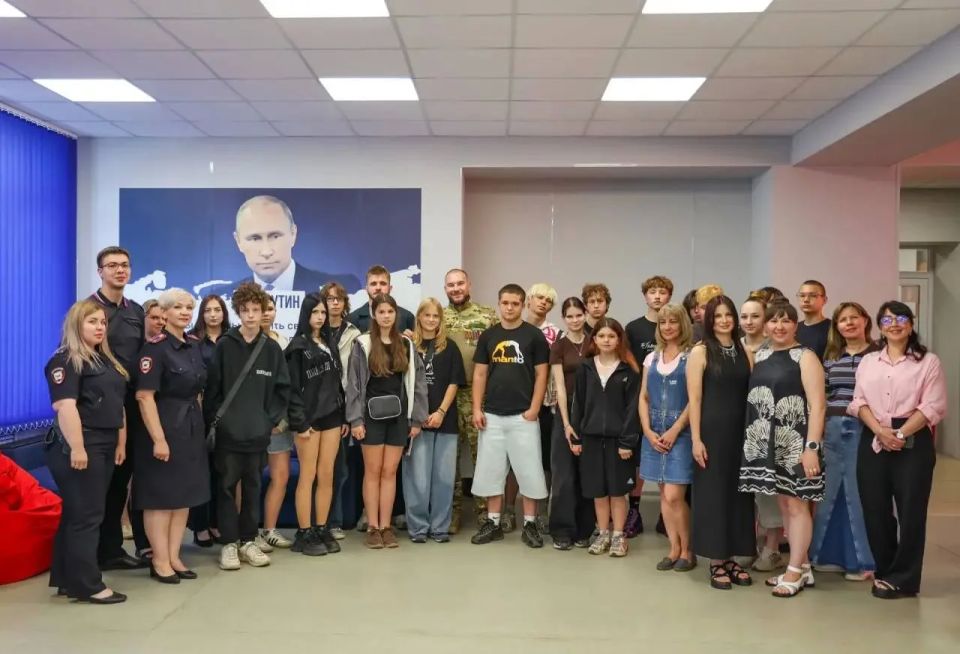 Луганские полицейские приняли участие в учебно-практическом проекте «Лето возможностей – шаг вперёд» Луганские полицейские приняли участие в учебно-практическом проекте «Лето возможностей – шаг вперёд»
