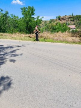 На территории отдела по обеспечению жизнедеятельности пгт Бугаёвка продолжаются ежедневные работы по благоустройству поселка