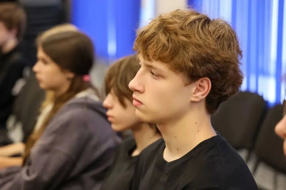 Луганские полицейские приняли участие в учебно-практическом проекте «Лето возможностей – шаг вперёд» Луганские полицейские приняли участие в учебно-практическом проекте «Лето возможностей – шаг вперёд»