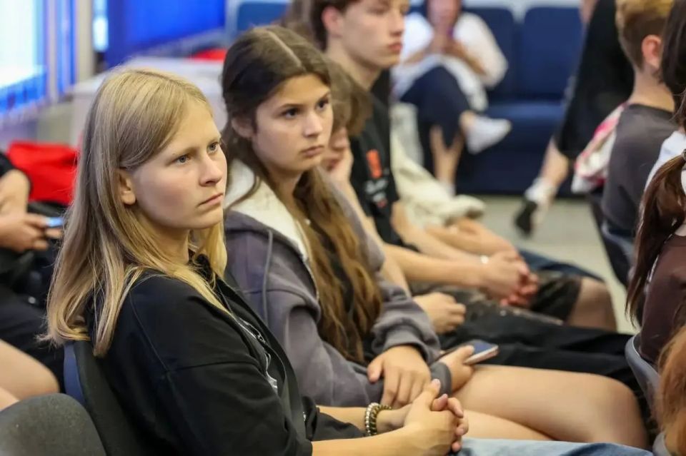 Луганские полицейские приняли участие в учебно-практическом проекте «Лето возможностей – шаг вперёд» Луганские полицейские приняли участие в учебно-практическом проекте «Лето возможностей – шаг вперёд»