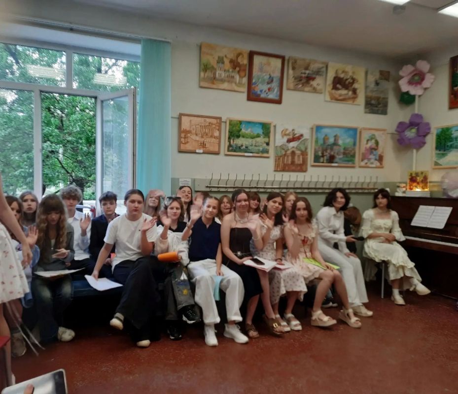 Творческий триумф юных талантов: в Алчевске состоялась защита дипломных работ выпускниками детской художественной школы Творческий триумф юных талантов: в Алчевске состоялась защита дипломных работ выпускниками детской художественной школы