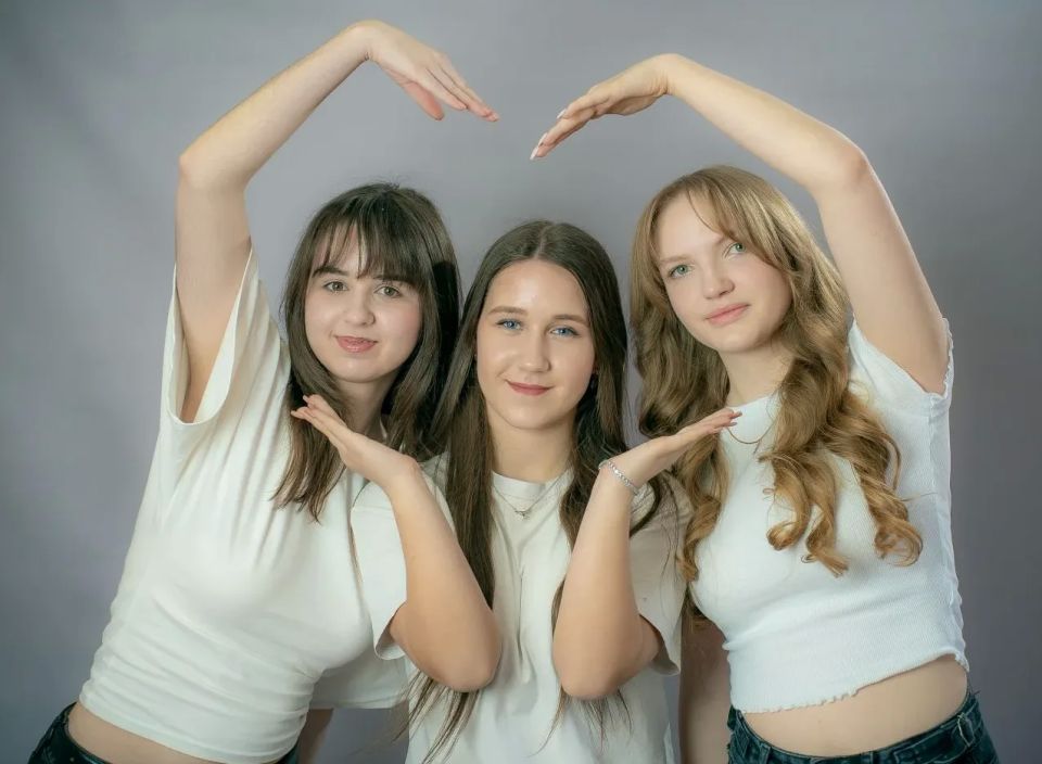 Выпуск 2026 года Алчевской гимназии им. П.Н. Липовенко — настоящая команда, которая прошла долгий и увлекательный путь вместе! Выпуск 2026 года Алчевской гимназии им. П.Н. Липовенко — настоящая команда, которая прошла долгий и увлекательный путь вместе!