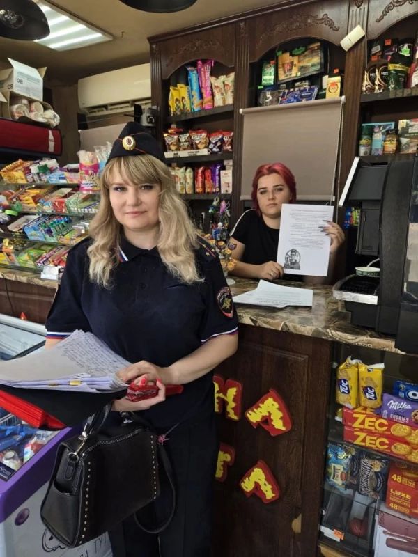 С продавцами Рубежного полицейские поговорили об ответственности за продажу алкоголя и сигарет несовершеннолетним лицам С продавцами Рубежного полицейские поговорили об ответственности за продажу алкоголя и сигарет несовершеннолетним лицам