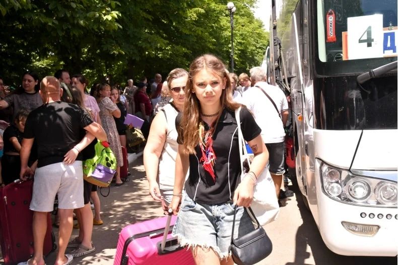 Лето, море и долгожданное возвращение: 724 свердловских ребенка вернулись домой с отдыха Лето, море и долгожданное возвращение: 724 свердловских ребенка вернулись домой с отдыха
