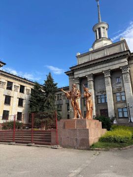 В Луганске продолжается реконструкция сквера имени Михаила Матусовского