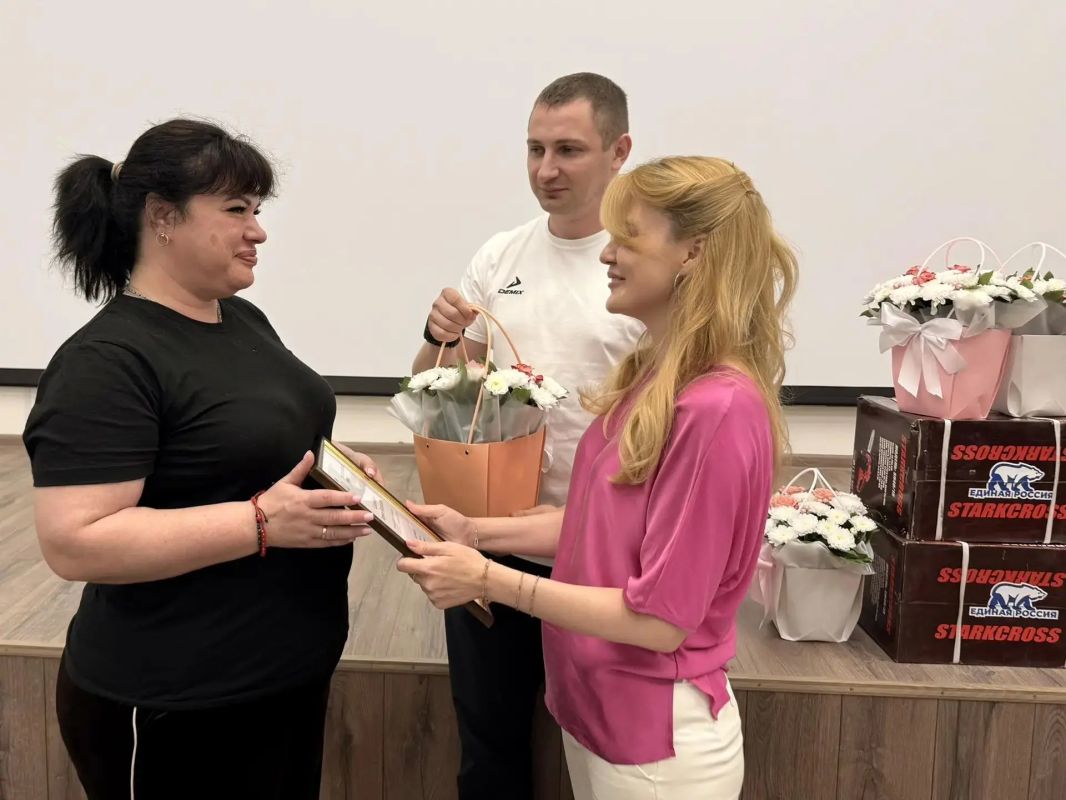 Дарья Лантратова: В преддверие дня медицинского работника поздравили наших луганских врачей Дарья Лантратова: В преддверие дня медицинского работника поздравили наших луганских врачей