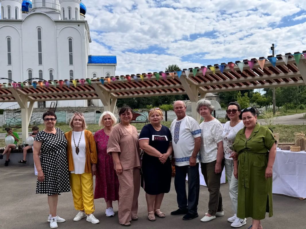 В Краснодонском парке культуры и отдыха им. «Молодой гвардии» прошел яркий «День смайлика» В Краснодонском парке культуры и отдыха им. «Молодой гвардии» прошел яркий «День смайлика»