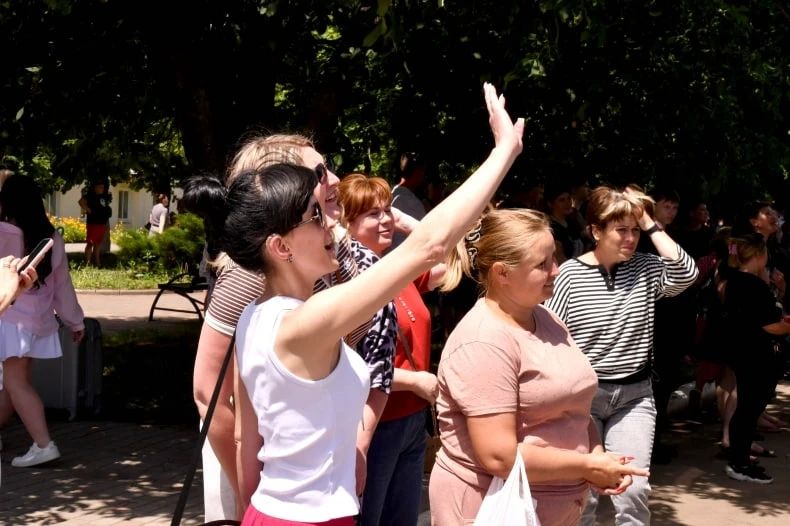 Лето, море и долгожданное возвращение: 724 свердловских ребенка вернулись домой с отдыха Лето, море и долгожданное возвращение: 724 свердловских ребенка вернулись домой с отдыха