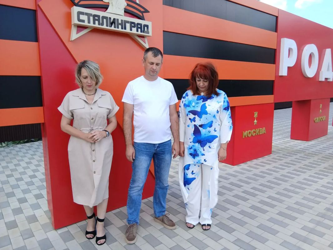 В День памяти и скорби жители Станично-Луганского муниципального округа почтили подвиг героев минутой молчания В День памяти и скорби жители Станично-Луганского муниципального округа почтили подвиг героев минутой молчания