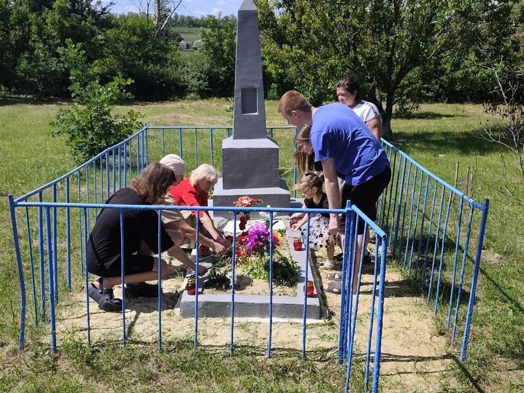 В каждом населенном пункте Белокуракинского округа почтили память тех, кто отдал свои жизни за свободу и независимость Родины в годы ВОВ В каждом населенном пункте Белокуракинского округа почтили память тех, кто отдал свои жизни за свободу и независимость Родины в годы ВОВ