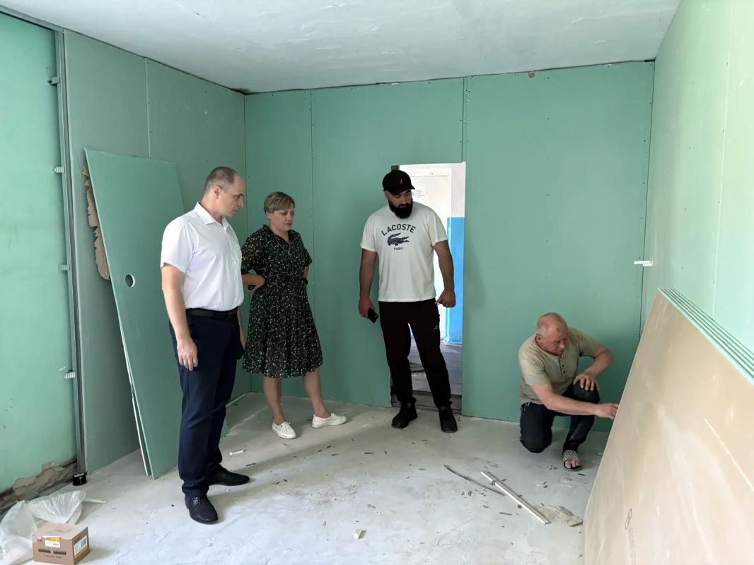 Продолжается ремонт Краснолучской детской поликлиники Продолжается ремонт Краснолучской детской поликлиники