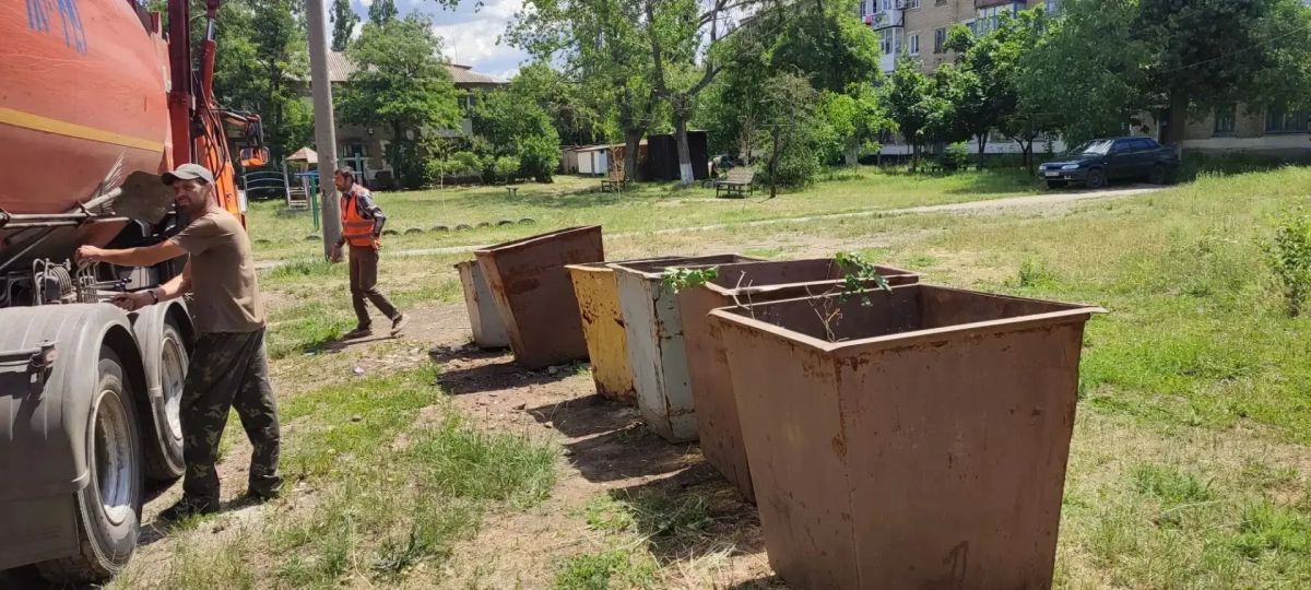 В пгт Ясеновский осуществлен вывоз отходов с контейнерных площадок В пгт Ясеновский осуществлен вывоз отходов с контейнерных площадок