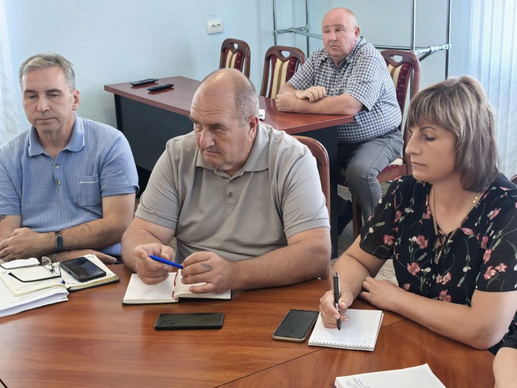 Сегодня провел рабочее совещание с руководителями профильных служб и структурных подразделений Краснодонского муниципального округа, на котором рассмотрели ключевые вопросы жизнедеятельности территории Сегодня провел рабочее совещание с руководителями профильных служб и структурных подразделений Краснодонского муниципального округа, на котором рассмотрели ключевые вопросы жизнедеятельности территории