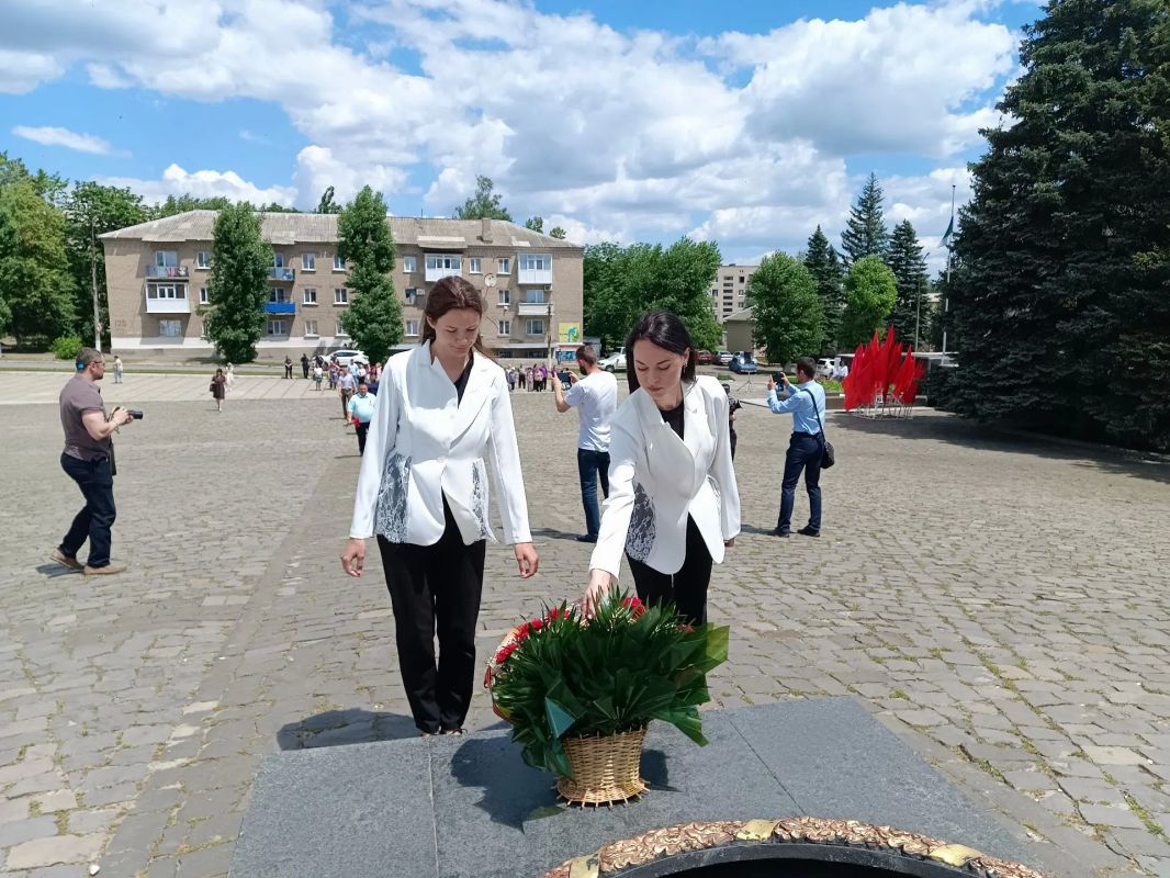 Возложение цветов, посвященное Дню памяти и скорби Возложение цветов, посвященное Дню памяти и скорби