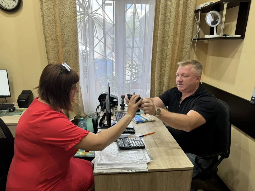 Депутат Совета городского округа Роман Анохин, представитель партии ЛДПР, провел прием граждан Депутат Совета городского округа Роман Анохин, представитель партии ЛДПР, провел прием граждан