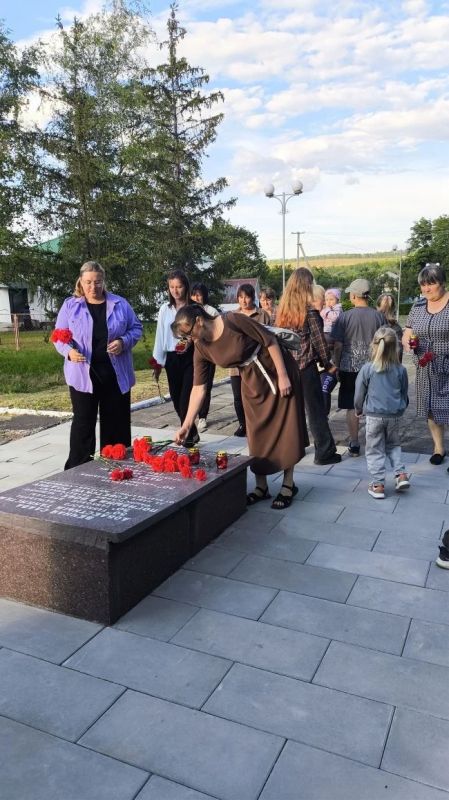 В каждом населенном пункте Белокуракинского округа почтили память тех, кто отдал свои жизни за свободу и независимость Родины в годы ВОВ В каждом населенном пункте Белокуракинского округа почтили память тех, кто отдал свои жизни за свободу и независимость Родины в годы ВОВ